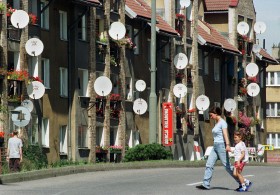 Cyfrowy Polsat trafił na dobry czas, gdy talerz za oknem stał się symbolem statusu społecznego. Ale domów, w których jeszcze nie ma dekodera, jest już tylko 1,5 mln. Trzeba szukać nowych klientów.