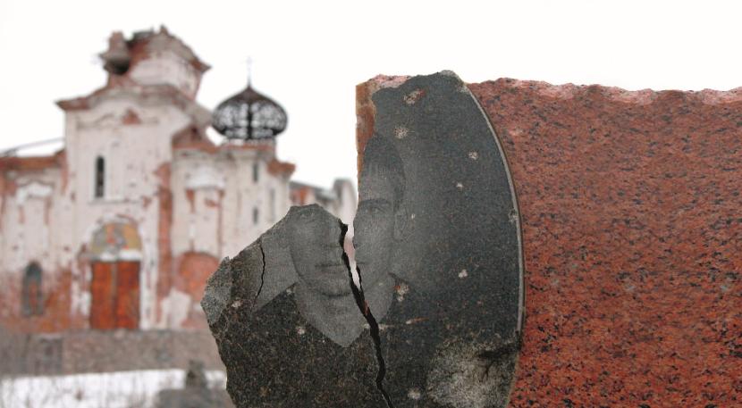 Donieck. Zniszczony w 2014 roku cmentarz i monaster Iwerskiej Ikony Matki Bożej.