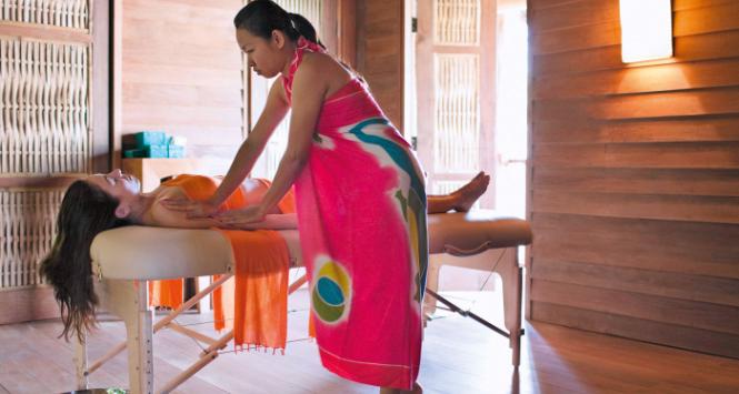 Najbardziej popularna forma masażu to lomi lomi nui. Był to masaż świątynny.