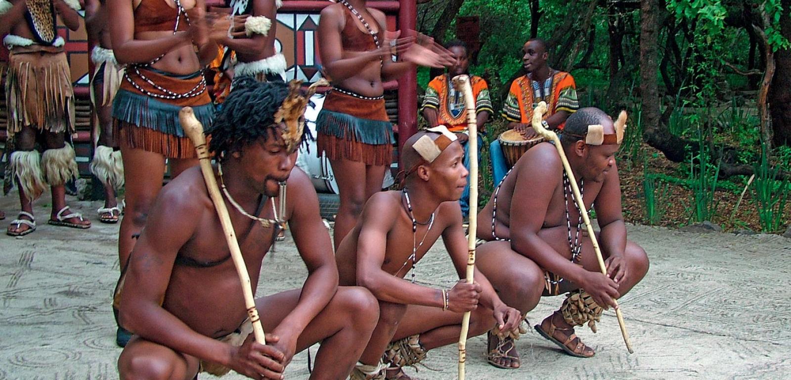 Zulusi z Afryki Południowej ­należą do ­grupy ludów Bantu. To właśnie Bantu stanowią większość mieszkańców prowincji KwaZulu-Natal.