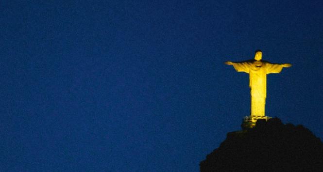 Figura Chrystusa Odkupiciela na szczycie góry Corcovado nad Rio de Janeiro.