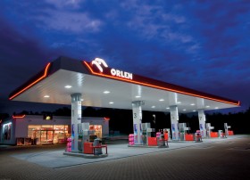 CPN został zastąpiony przez Orlen, w niezwykle kosztownej, wieloletniej operacji wymiany barw i znaków firmowych