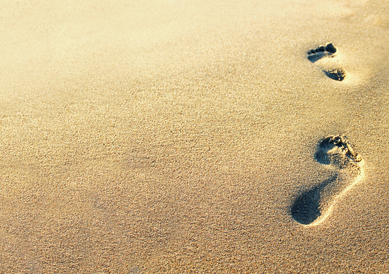 Следы на песке. I hear footsteps. Footsteps 2. Песочный пляж. Footsteps.