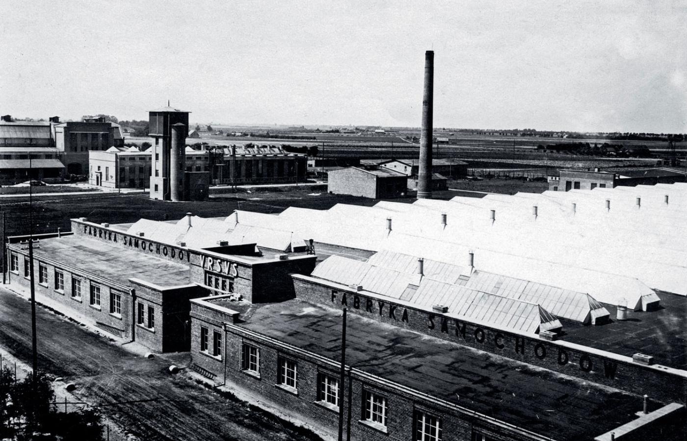 Fabryka Ursus w Czechowicach pod Warszawą, gdzie przed wojną produkowano samochody, motocykle i czołgi, a po wojnie ciągniki rolnicze. Fot. z lat 30.