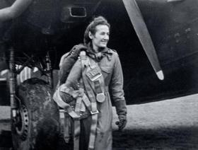 Anna Leska przy wellingtonie, 1943 r.
