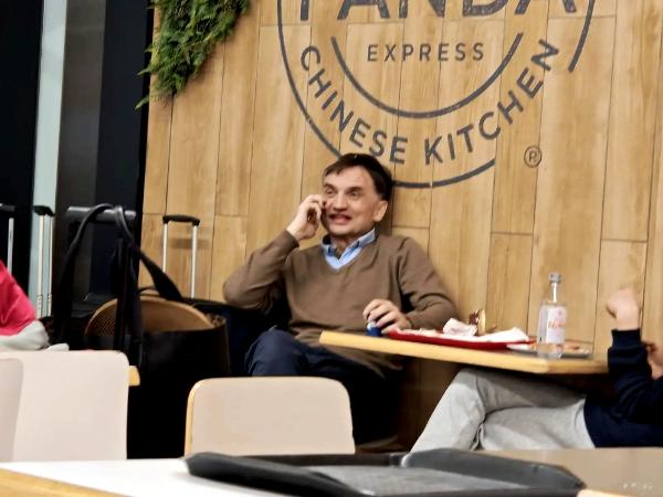 Zbigniew Ziobro na lotnisku Newark w New Jersey. Zdjęcie przekazane przez Kontakt24.