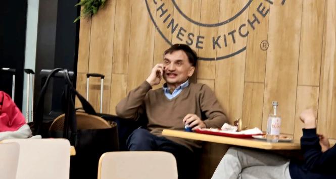 Zbigniew Ziobro na lotnisku Newark w New Jersey. Zdjęcie przekazane przez Kontakt24.