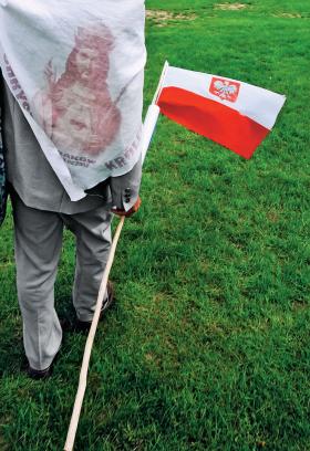Koncesjonowanie patriotyzmu, przyznawanie sobie monopolu na wyrażanie narodowego etosu to echo innej epoki.