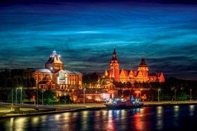 Obłoki srebrzyste są obserwowane coraz częściej i to na różnych szerokościach geograficznych. Na zdjęciu niebo nad Szczecinem.