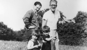 Bobkowski z Janem Birtusem i jego dziećmi