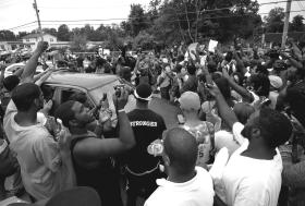 Protesty przeciwko brutalności policji w Ferguson