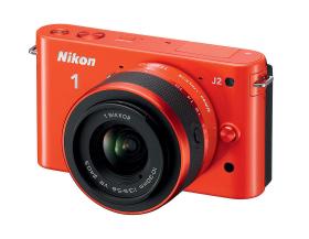 Aparat Nikon 1 J2. W stylowym minimalistycznym opakowaniu kryje się potężny obiektyw i mnóstwo zaawansowanych funkcji cyfrowych. Do wyboru w wielu kolorach Cena: 1700 zł.
