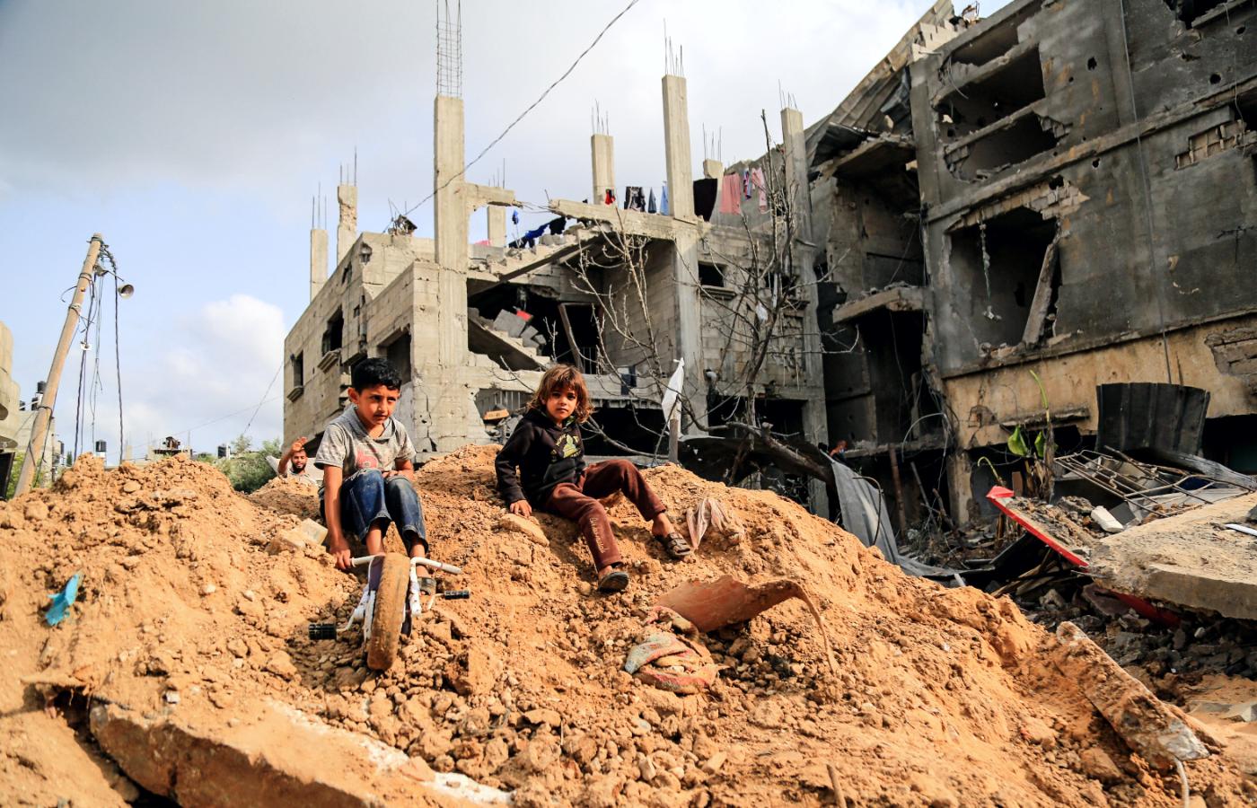 Bajt Hanun na północ od Strefy Gazy. Zniszczenia po paru dniach wojny Hamasu z Izraelem