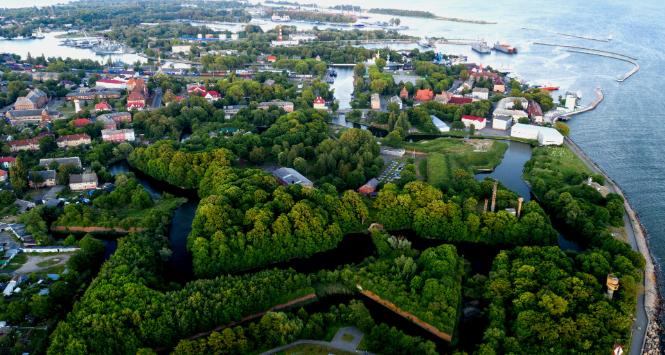 Cytadela Pillau, zabytkowy fort w kształcie gwiazdy w Bałtijsku w obwodzie królewieckim, najdalej na zachód wysuniętym mieście Rosji, w którym znajduje się baza morska Floty Bałtyckiej.