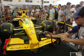 Najnowsze dziecko Renault F1 Team - bolid R30