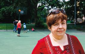 Jolanta Zmarzlik – specjalistka od diagnozy, interwencji, terapii rodzin i dzieci doznających przemocy oraz wykorzystania seksualnego z Fundacji Dzieci Niczyje.