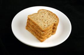 Chleb. 90 gram = 200 kalorii