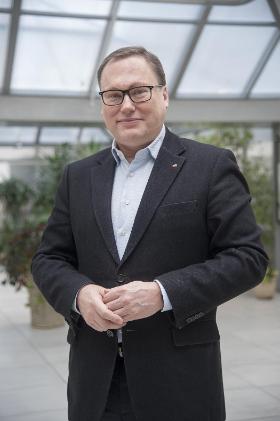 Twórca SKOK senator Grzegorz Bierecki zaoferował budowę kolejnych pomników. Tymczasem Bankowy Fundusz Gwarancyjny musiał wypłacić klientom SKOK 4,4 mld zł, które wyparowały z systemu.