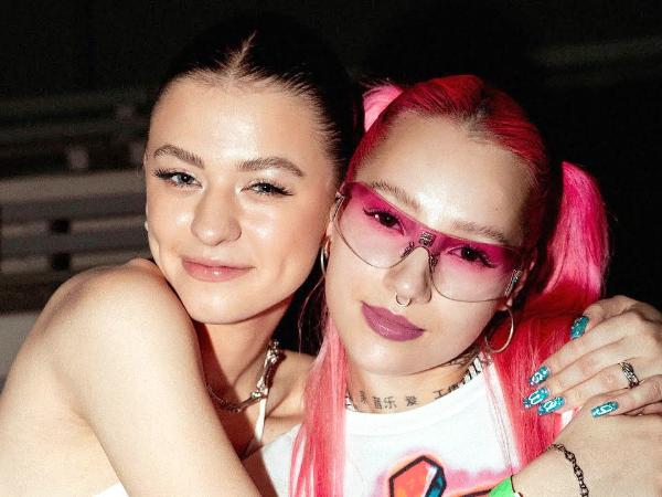 Bambi i Young Leosia to streamingowy top.