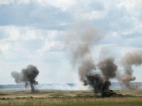 Kanonada artylerii trwa na dobre. W ostrzale uczestniczą polskie Raki i Goździki, amerykańskie haubice M777 i chorwackie wyrzutnie rakietowe Vulcan.