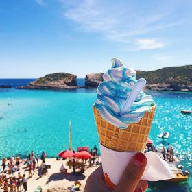 Kokosowo-niebieski lody, Malta.
