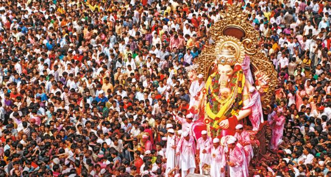 Festiwal Ganeśćaturthi – święto hinduistycznego boga Ganeśa, Mumbaj.
