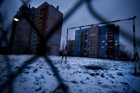 Na murach na Kurdwanowie toczy się wojna.