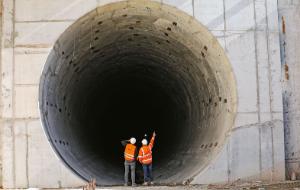 Część wydrążonego już kolejowego tunelu