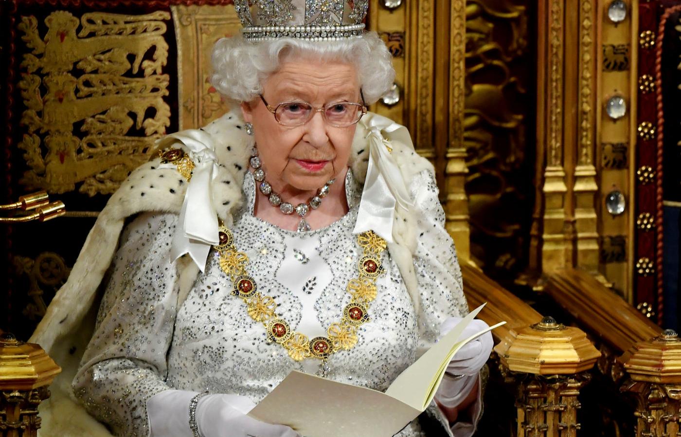Królowa Elżbieta II wygłosiła mowę tronową, czyli przeczytała w parlamencie plan ustawodawczy rządu.