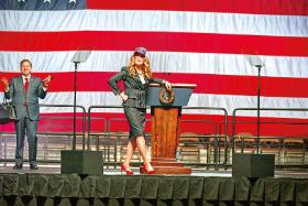 Meryl Streep jako prezydent Orlean w „Nie patrz w górę”.