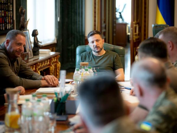 Jeśli Ukraina przetrwa i trzeba będzie na nowo układać relacje z innymi krajami, to już nie będzie zmartwienie Zełenskiego.