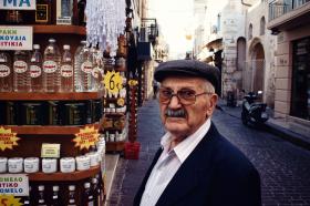 Po przyjęciu euro Grecy zaczęli masowo się zadłużać, korzystając z nisko oprocentowanych kredytów.