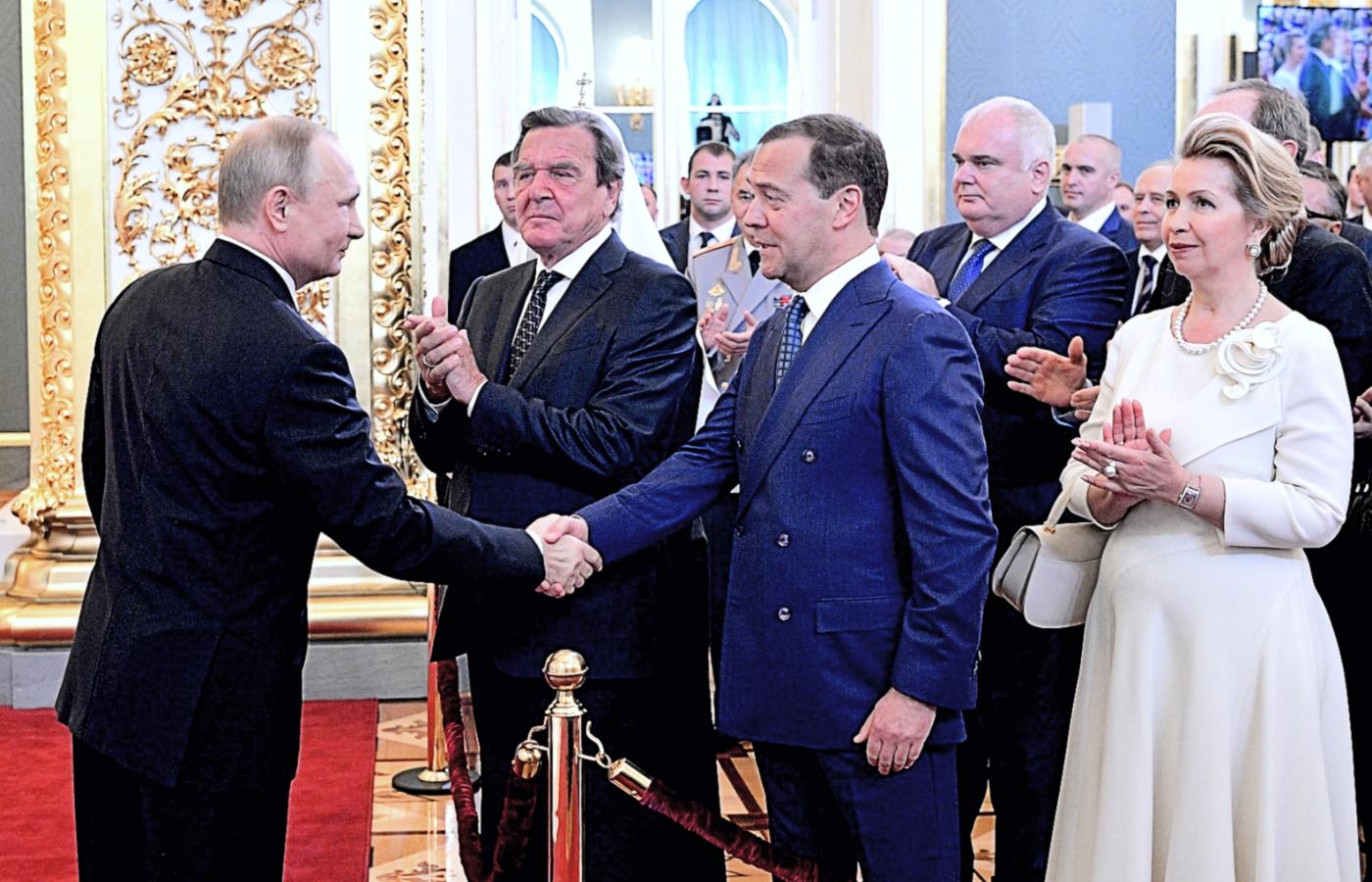 Były kanclerz Niemiec Gerhard Schröder podczas inauguracji Władimira Putina w 2018 r.