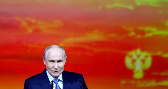 Prezydent Rosji Władimir Putin przemawia podczas XII Petersburskiego Międzynarodowego Forum Zjednoczonych Kultur w Petersburgu, 25 września 2029 r.