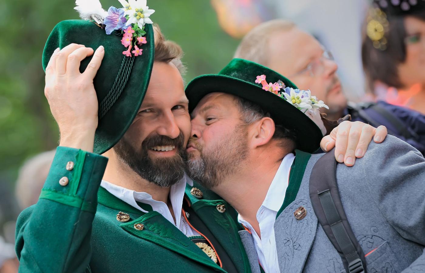 Według sondaży zrównanie praw par hetero- i homoseksualnych popiera dwie trzecie Niemców.