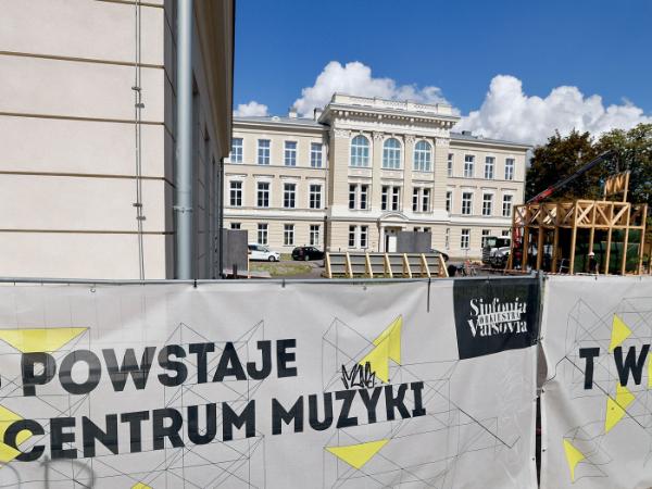 Pierwszą dekadę września Sinfonia Varsovia kończy, wchodząc do wyremontowanych zabytkowych budynków na Grochowskiej 272.