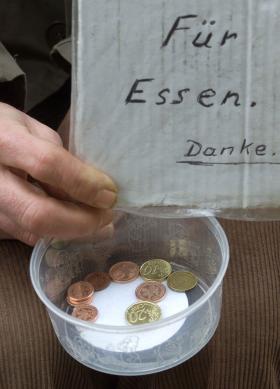 Berlińczycy są tolerancyjni i zawsze rzucą jakieś drobne, mimo, że domyślają się, że to na alkohol.