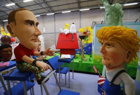 Karykatury Władimira Putina i Donalda Trumpa przygotowane na karnawał w Kolonii, luty 2017 r.