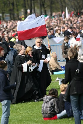 Raźniej wśród księży.