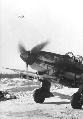 Ju 87 zimą na froncie wschodnim. Piloci Luftwaffe również używali pervitinu.