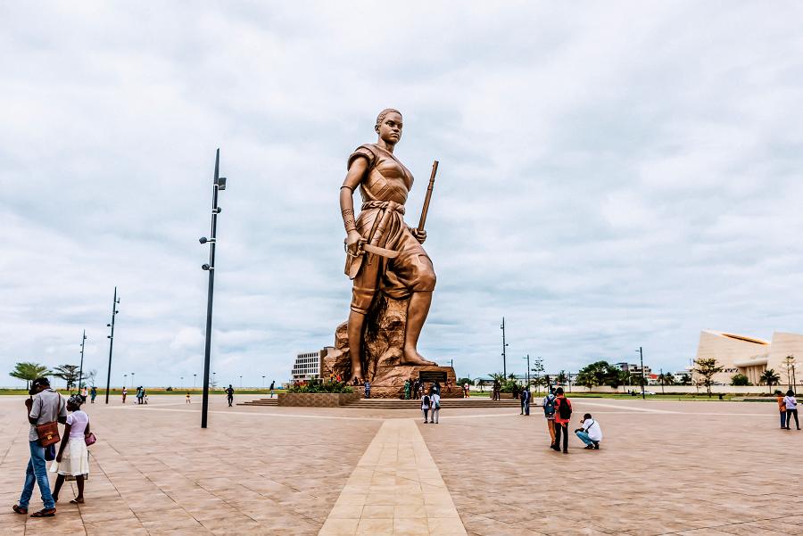 Posąg królowej Hangbè ustawiony w ubiegłym roku w Cotonou, stolicy Beninu.