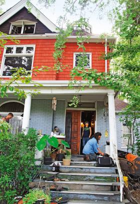 Dom Jean Wilson w tzw. Cop free zone w Detroit. W tej dzielnicy można się nauczyć od sąsiadów alternatywnego stylu życia.