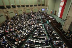 W drugim roku obecnej kadencji Sejmu nie zorganizowano ani jednego wysłuchania publicznego, mimo że złożono wnioski o wysłuchanie w sprawie 16 ustaw.
