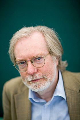 Paul Collier – profesor ekonomii w Oxfordzie i dyrektor tamtejszego Centrum Studiów nad Gospodarkami Afryki. Jego wydany w 2007 r. „Dolny miliard” to najważniejsza książka ostatnich lat na temat uwarunkowań walki z biedą.