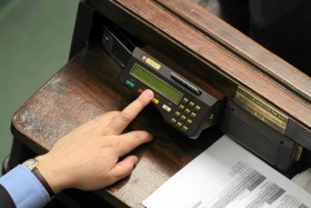 Partie nie potrafią zaproponować na listach tylu wybitnych ludzi, z dorobkiem, aby zapełnili oni 460 miejsc.