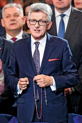 Od drugiego roku życia wychowuje się na plebanii, z której idzie na studia (prawo na UJ). Kościół kształtuje go na całe życie.