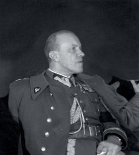 Gen. Stefan Mossor, który opracował program rozbudowy sił zbrojnych, chciał postawić na intensywny rozwój krajowego przemysłu. Jego koncepcję odrzucono. Fot. z 1947 r.