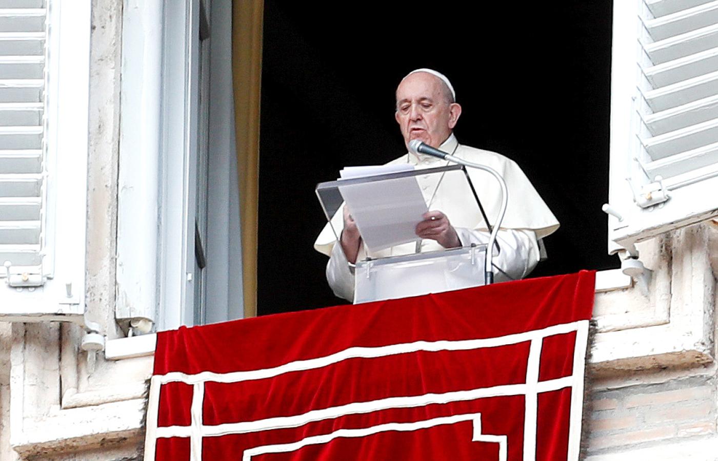 Papież Franciszek ogłasza nową encyklikę w Watykanie.