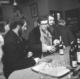 Winiarnia „U Hopfera” - jedna z najstarszych restauracji w Warszawie. Mekka studentów oraz artystów, 1970 r.