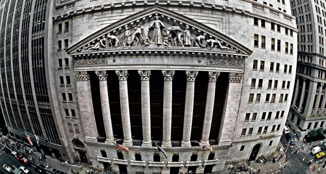 Budynek giełdy przy Wall Street w Nowym Jorku. Punkt ciężkości światowych finansów.